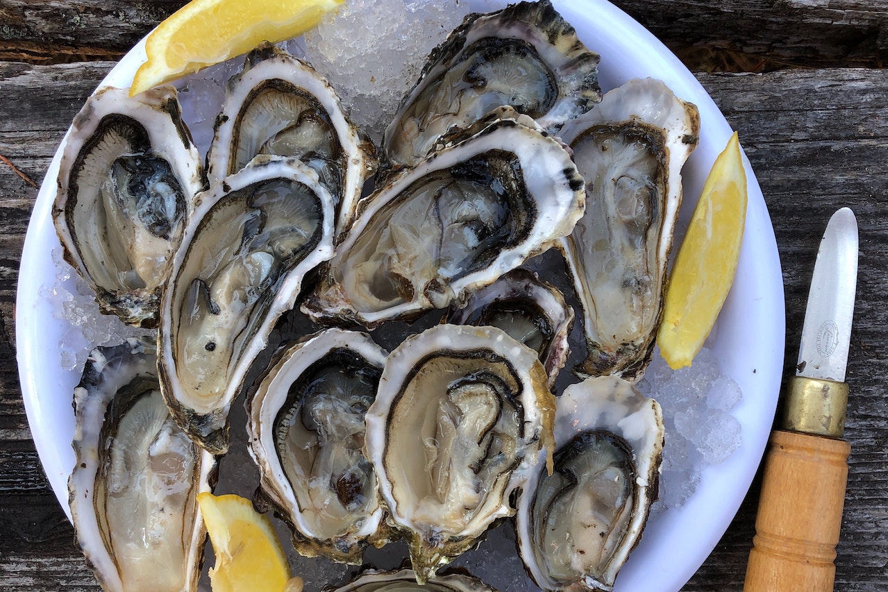 Platter served with oysters